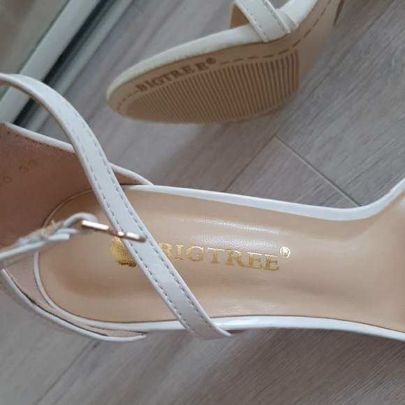 Sandals - Picture 2 of 3